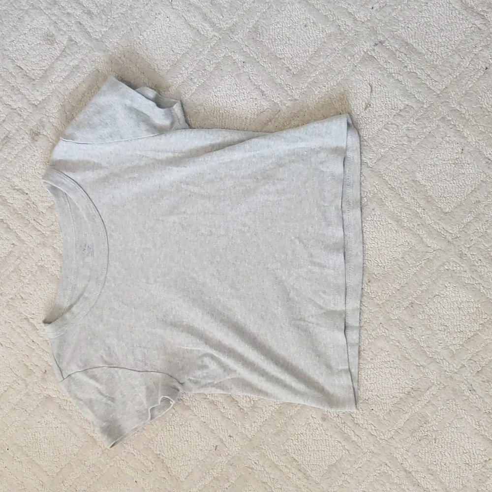 gray crop top